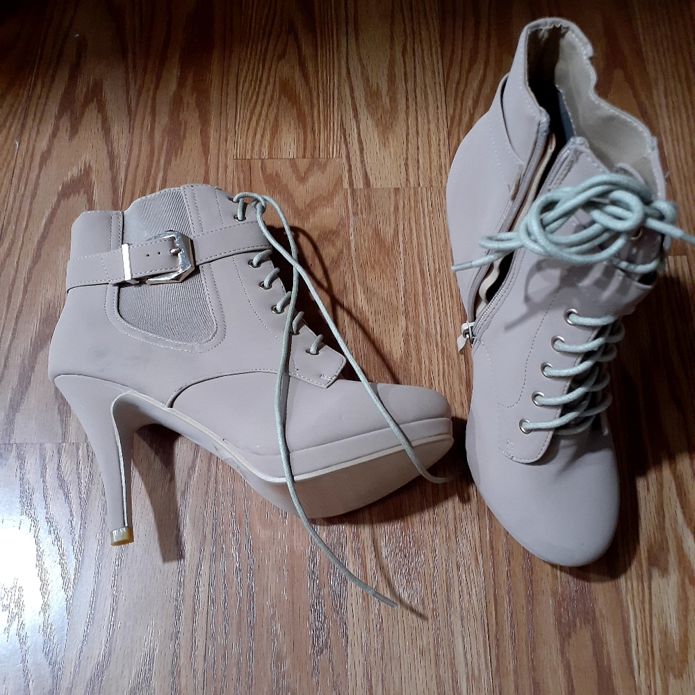 Heel boots